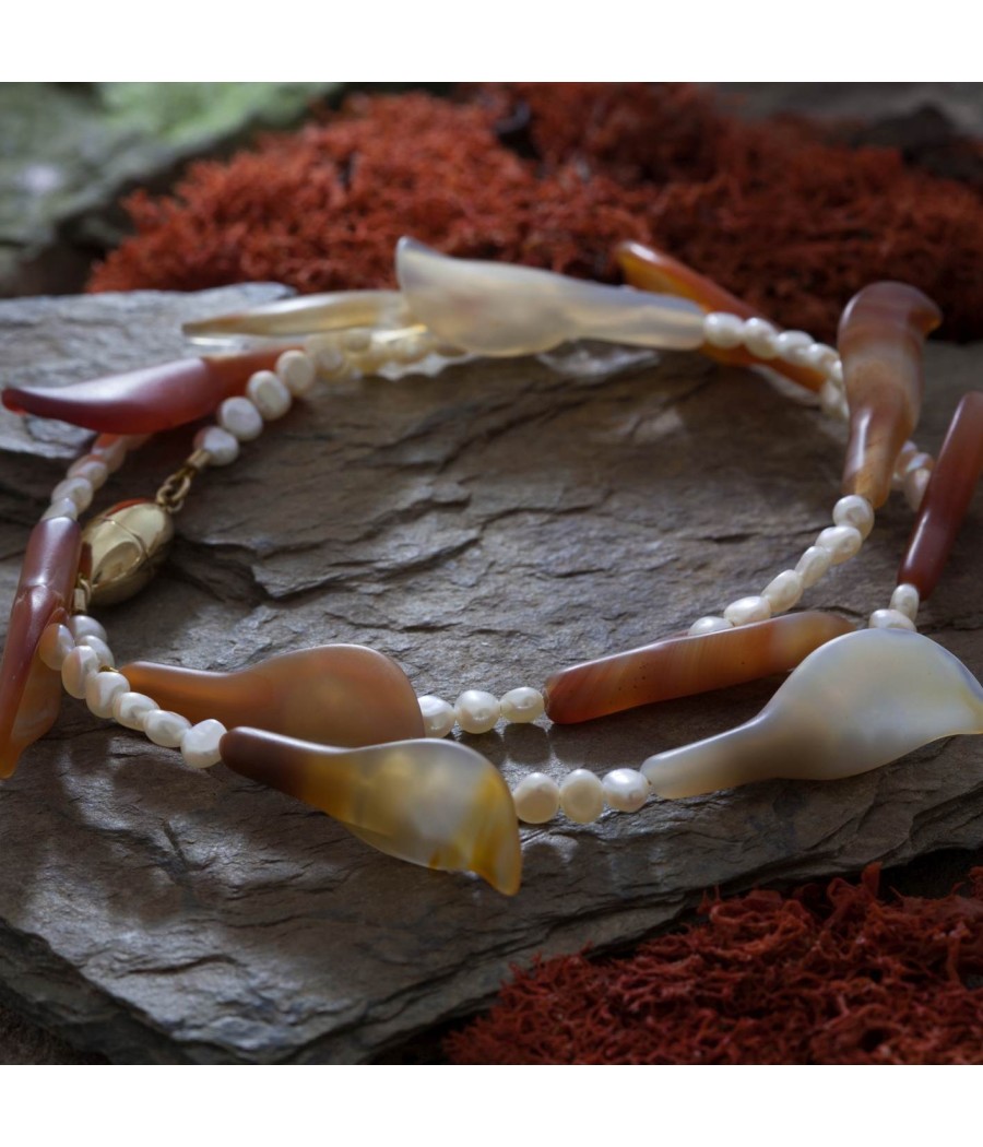 Perlenkette mit Karneol-Blüten