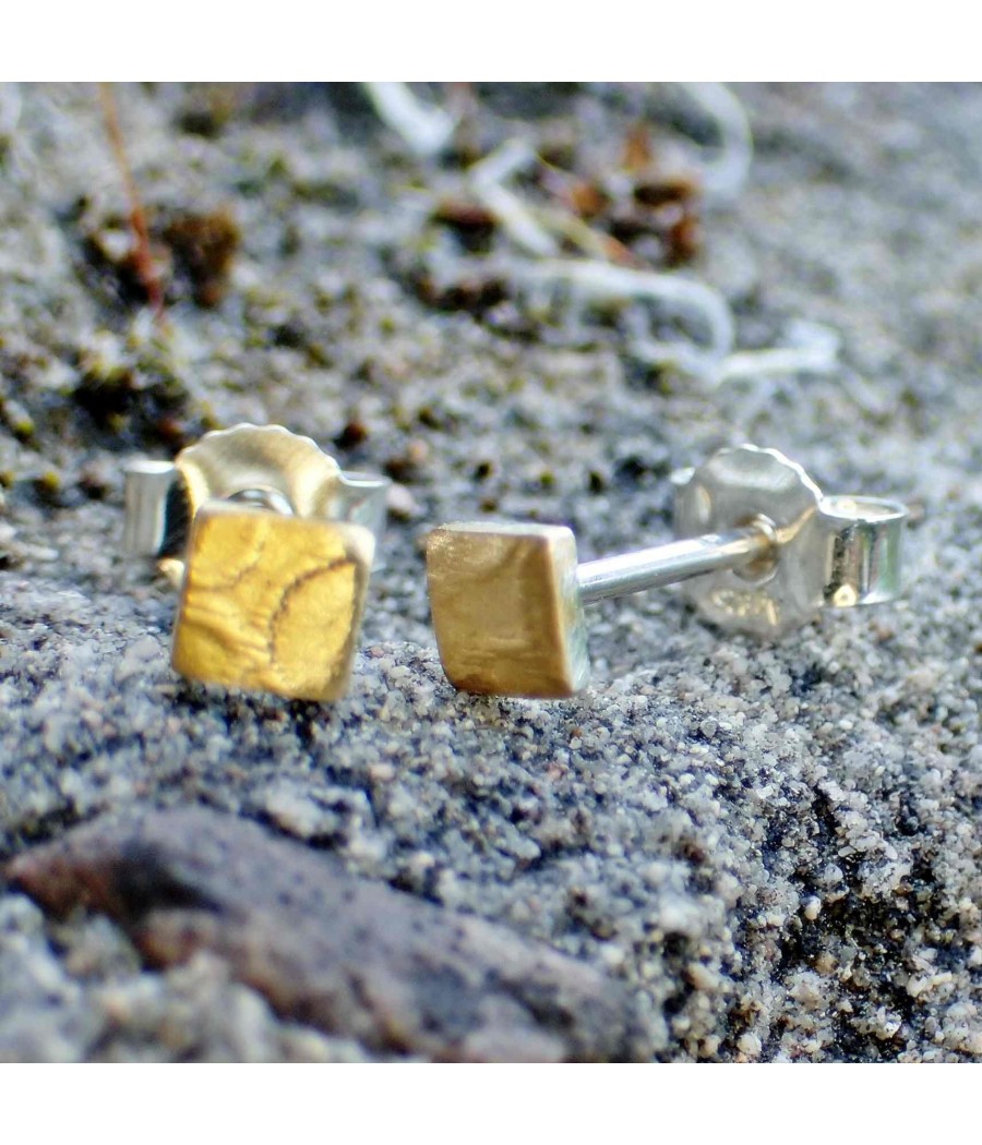 Mini quadratische Ohrringe mit goldenen Bubbles